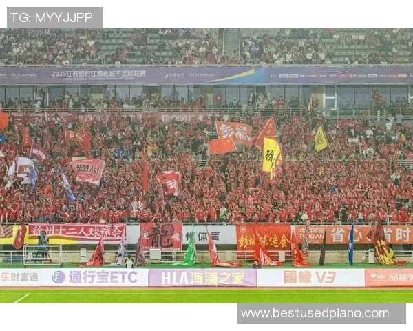 当足球巨星谢幕挥别绿茵场那一刻泪水与掌声交织成永恒记忆